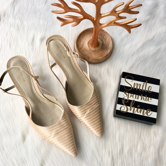 Ann Taylor Shoes - Ann Taylor Cream Point Toe Pump’s Size 9 1/2